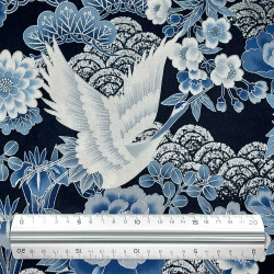 Tissu coton bleu nuit et argenté grues vagues et fleurs (110cm)