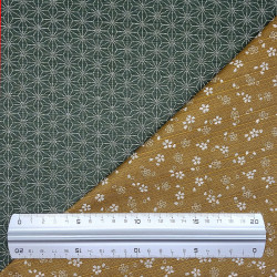 Tissu coton réversible texturé ocre et vert fleurs de cerisier et asanoha (110cm)