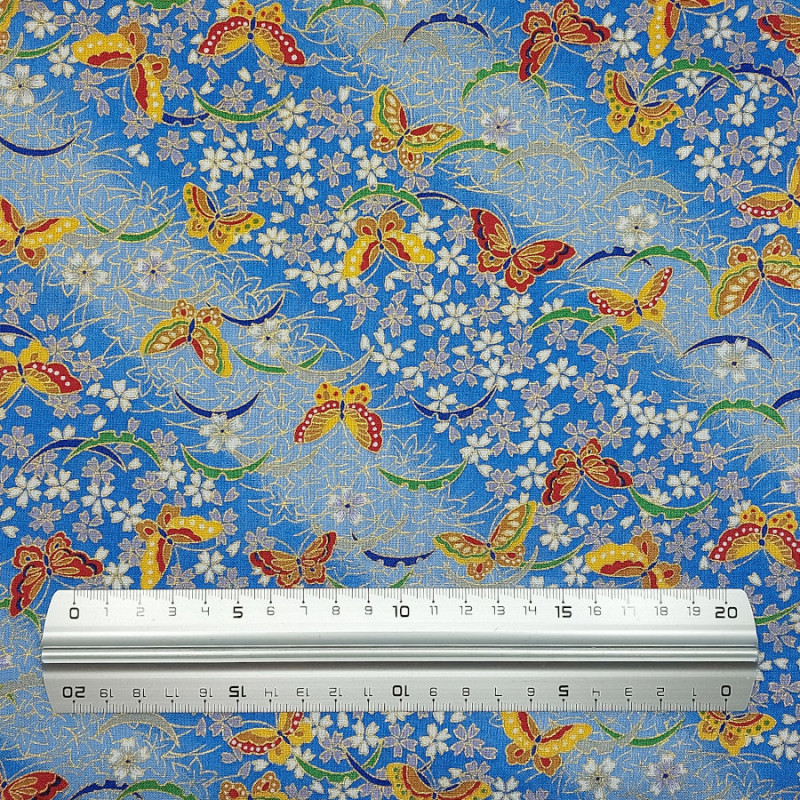 Tissu coton bleu clair papillons fleurs et feuilles (110cm)