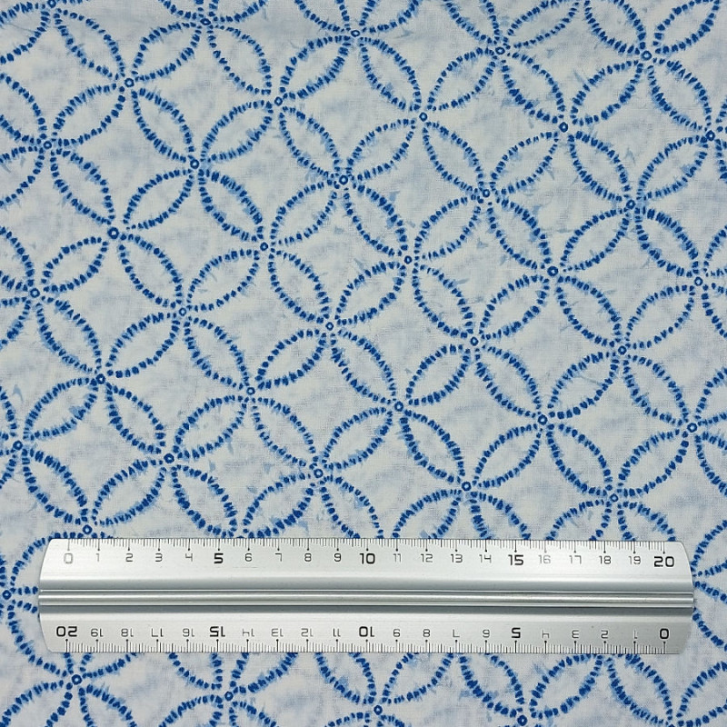 White cotton fabric with blue shippo patterns shibori style (6m x 109cm)
